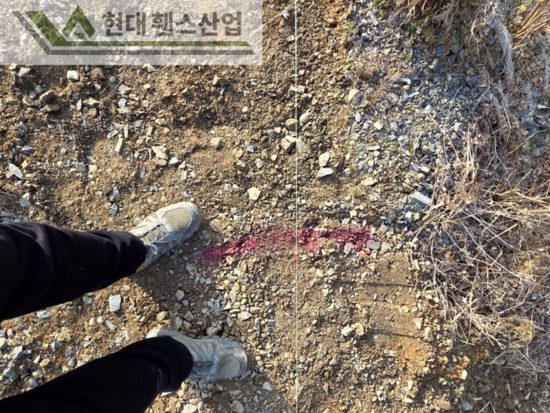 강화도휀스 펜스 울타리 - 강화도에 위치한 개인 소유지 경계에 메쉬휀스를 시공한 현장을 소개합니다.