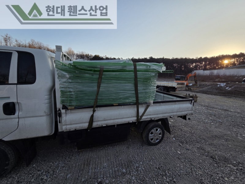 평택휀스 펜스 울타리 - 평택시 송탄동에 위치한 렌터카 회사 주차장 부지에 경계용 메쉬휀스를 시공한 현장을 소개합니다.