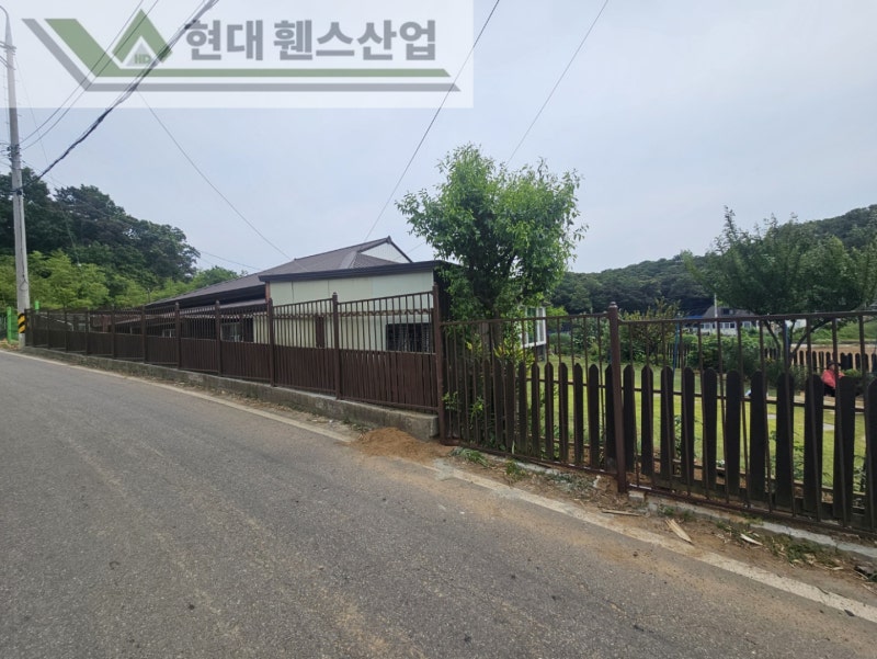 천안휀스 펜스 울타리 - 천안시 성환읍에 위치한 시골마을 집 담장에 베이직휀스를 설치한 현장을 소개합니다. 천안휀스 펜스 울타리 - 천안시 성환읍에 위치한 시골마을 집 담장에 베이직휀스를 설치한 현장을 소개합니다.