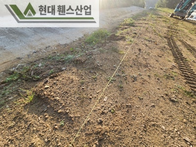 안성휀스 펜스 울타리 - 안성시 아양동에 위치한 나대지에 경계용 메쉬휀스를 시공한 현장을 소개합니다. 안성휀스 펜스 울타리 - 안성시 아양동에 위치한 나대지에 경계용 메쉬휀스를 시공한 현장을 소개합니다.
