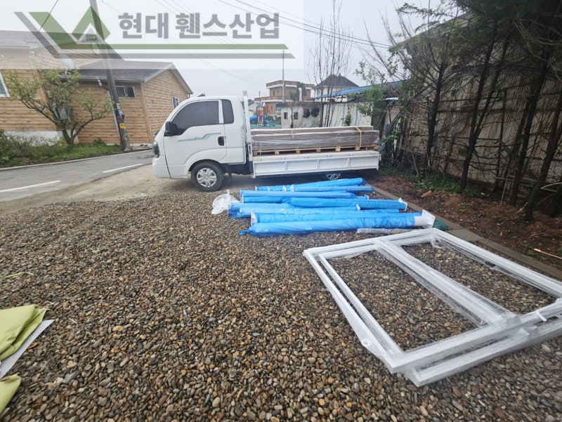 여주휀스 펜스 울타리 - 여주시 점동면에 위치한 키즈카페 예정지에 합성목재 가림막휀스와 차폐휀스를 설치한 현장을 소개합니다. Vo.1