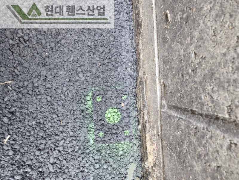 수원휀스 펜스 울타리 - 수원시 인계동에 위치한 신축건물에 경계용 메쉬휀스를 시공한 현장을 소개합니다.