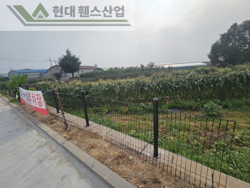 천안휀스 펜스 울타리 - 천안시 성거읍에 위치한 음식점 옥외 주차장에 경계용 메쉬휀스를 설치한 현장을 소개합니다. 천안휀스 펜스 울타리 - 천안시 성거읍에 위치한 음식점 옥외 주차장에 경계용 메쉬휀스를 설치한 현장을 소개합니다.