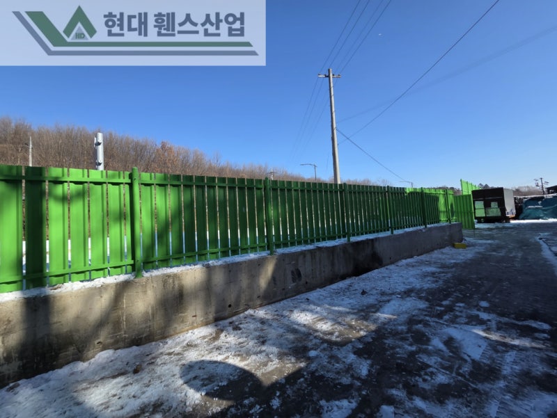 아산휀스 펜스 울타리 - 아산시 용화동에 위치한 재활용 공장 경계에 차폐휀스를 시공한 현장을 소개합니다. 아산휀스 펜스 울타리 - 아산시 용화동에 위치한 재활용 공장 경계에 차폐휀스를 시공한 현장을 소개합니다.
