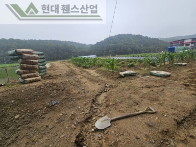 아산휀스 펜스 울타리 - 아산시 신창면에 위치한 농막 부지 경계에 메쉬휀스를 설치한 현장을 소개합니다. 아산휀스 펜스 울타리 - 아산시 신창면에 위치한 농막 부지 경계에 메쉬휀스를 설치한 현장을 소개합니다.
