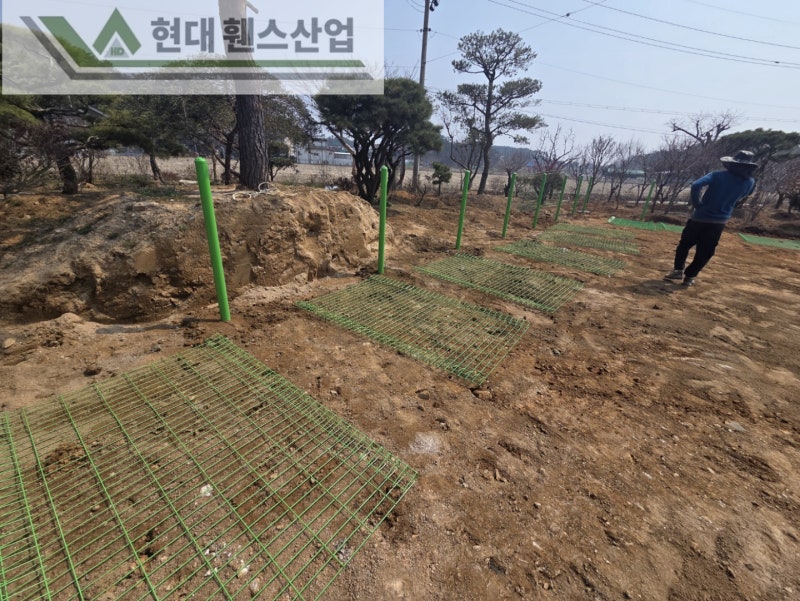 성환휀스 펜스 울타리 - 천안시 성환읍에 위치한 나대지에 경계를 위한 메쉬휀스를 시공한 현장을 소개합니다.