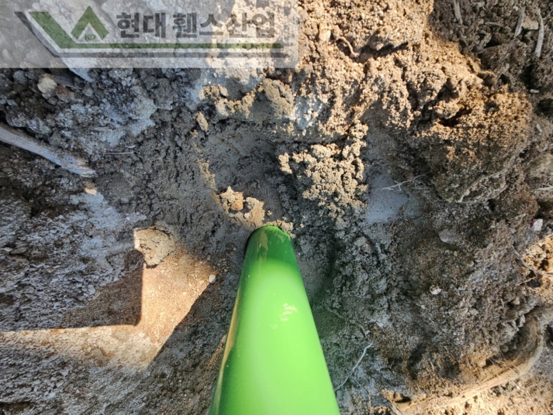 아산휀스 펜스 울타리 - 아산시 탕정면에 위치한 공터에 경계용 메쉬휀스를 시공한 현장을 소개합니다. 아산휀스 펜스 울타리 - 아산시 탕정면에 위치한 공터에 경계용 메쉬휀스를 시공한 현장을 소개합니다.