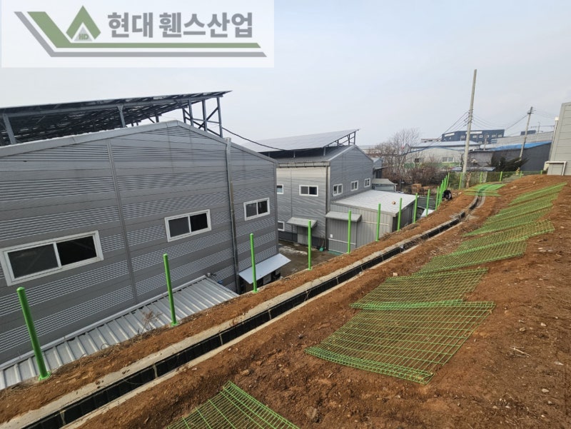당진휀스 펜스 울타리 - 당진시 원당동에 위치한 공장 경계에 설치된 오래된 울타리를 철거하고 새롭게 시공해드린 현장을 소개합니다.