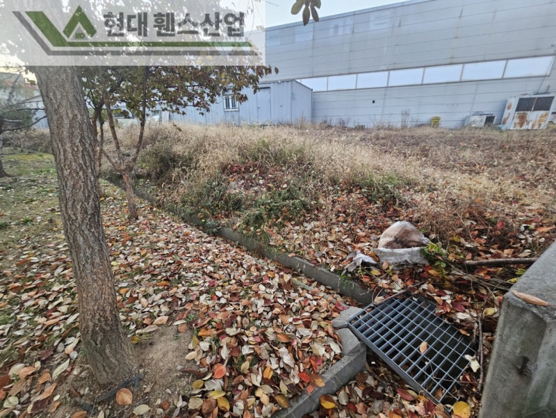 아산휀스 펜스 울타리 - 아산시 배방읍에 위치한 교회 건물 뒤편에 경계용 메쉬휀스를 시공한 현장을 소개합니다.