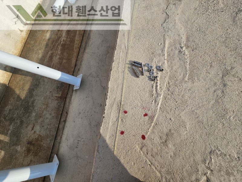 천안휀스 펜스 울타리 - 천안시 성환읍에 위치한 시골 마을 주택에 경계용 메쉬휀스를 설치한 현장을 소개합니다. 천안휀스 펜스 울타리 - 천안시 성환읍에 위치한 시골 마을 주택에 경계용 메쉬휀스를 설치한 현장을 소개합니다.
