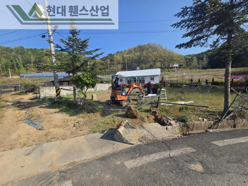 공주휀스 펜스 울타리 - 공주시 유구읍에 위치한 전원주택 경계에 오래된 휀스를 철거하고 새롭게 베이직휀스를 시공한 현장을 소개합니다. 공주휀스 펜스 울타리 - 공주시 유구읍에 위치한 전원주택 경계에 오래된 휀스를 철거하고 새롭게 베이직휀스를 시공한 현장을 소개합니다.