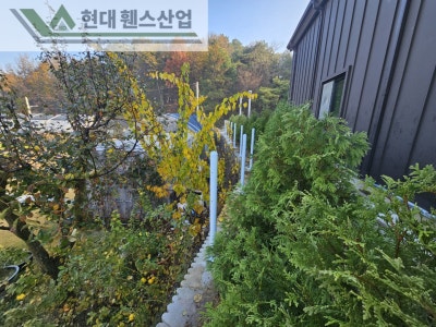 수원휀스 펜스 울타리 - 수원시 권선구 고색동에 위치한 신축 건물 경계에 추락방지용 메쉬휀스를 시공한 현장을 소개합니다.