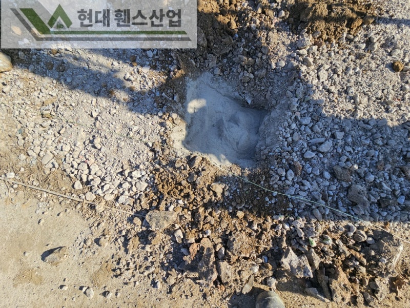 아산휀스 펜스 울타리 - 아산시 영인면에 위치한 나대지에 경계용 메쉬휀스를 시공한 현장을 소개합니다. 아산휀스 펜스 울타리 - 아산시 영인면에 위치한 나대지에 경계용 메쉬휀스를 시공한 현장을 소개합니다.