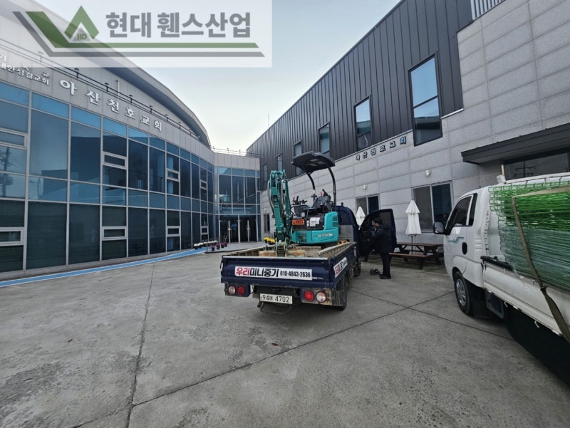 아산휀스 펜스 울타리 - 아산시 배방읍에 위치한 교회 건물 뒤편에 경계용 메쉬휀스를 시공한 현장을 소개합니다.