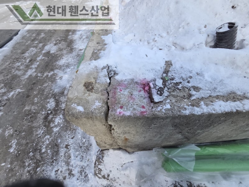 아산휀스 펜스 울타리 - 아산시 용화동에 위치한 재활용 공장 경계에 차폐휀스를 시공한 현장을 소개합니다. 아산휀스 펜스 울타리 - 아산시 용화동에 위치한 재활용 공장 경계에 차폐휀스를 시공한 현장을 소개합니다.