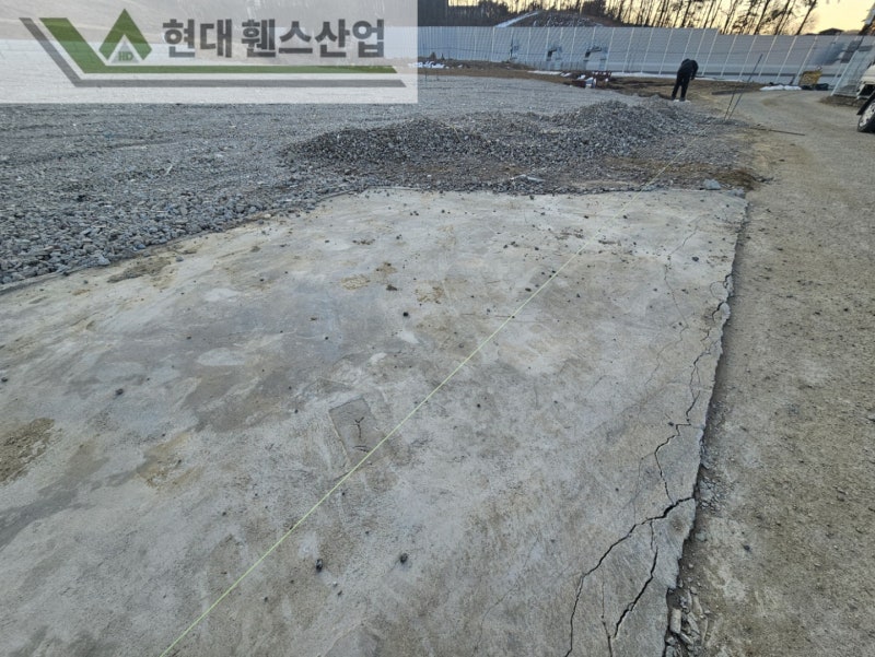 아산휀스 펜스 울타리 - 아산시 영인면에 위치한 나대지에 경계용 메쉬휀스를 시공한 현장을 소개합니다. 아산휀스 펜스 울타리 - 아산시 영인면에 위치한 나대지에 경계용 메쉬휀스를 시공한 현장을 소개합니다.