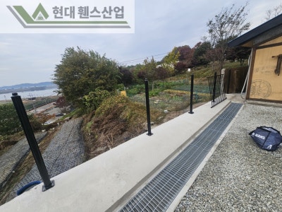 논산휀스 펜스 울타리 - 논산시 양촌면에 위치한 음식점 경계에 추락방지용 베이직 A형휀스를 시공한 현장을 소개합니다.