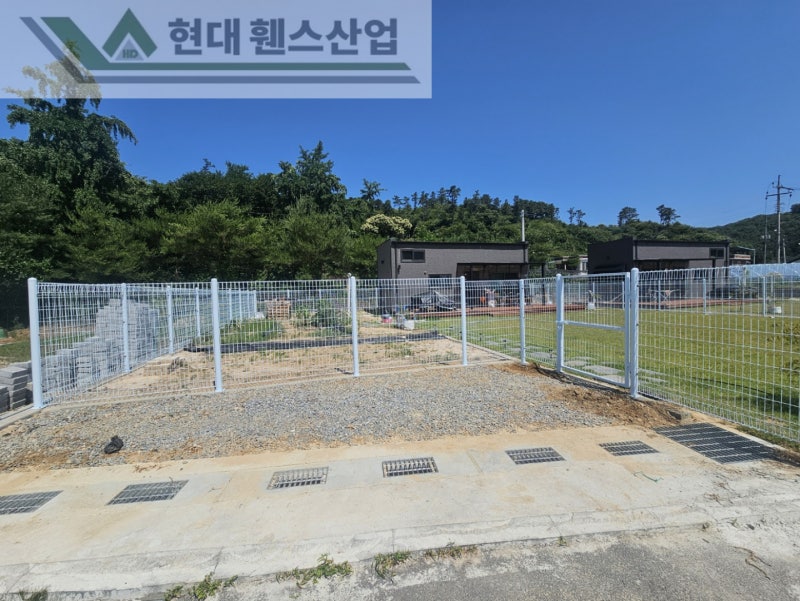 평택휀스 펜스 울타리 - 평택시 송탄동에 위치한 주말 농막에 경계용 메쉬휀스를 설치한 현장을 소개합니다.