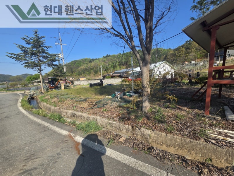 공주휀스 펜스 울타리 - 공주시 유구읍에 위치한 전원주택 경계에 오래된 휀스를 철거하고 새롭게 베이직휀스를 시공한 현장을 소개합니다. 공주휀스 펜스 울타리 - 공주시 유구읍에 위치한 전원주택 경계에 오래된 휀스를 철거하고 새롭게 베이직휀스를 시공한 현장을 소개합니다.