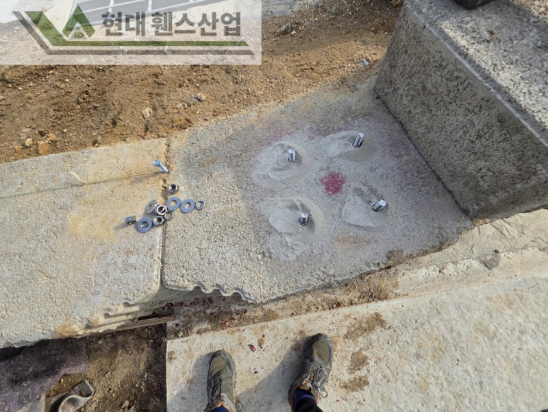 천안휀스 펜스 울타리 - 천안시 직산읍에 위치한 전원주택에 경계용 베이직A형휀스를 시공한 현장을 소개합니다. 천안휀스 펜스 울타리 - 천안시 직산읍에 위치한 전원주택에 경계용 베이직A형휀스를 시공한 현장을 소개합니다.