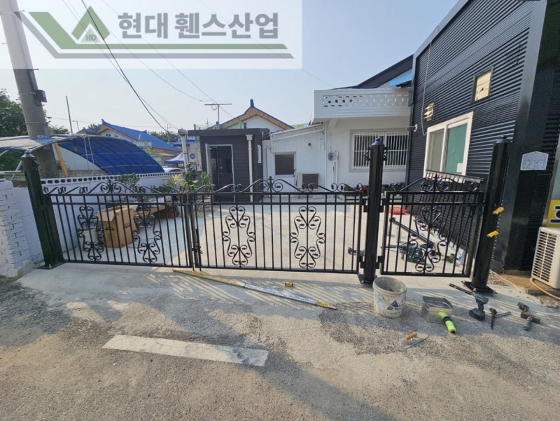 평택휀스 펜스 울타리 - 평택시 팽성읍에 위치한 작은 주차장 부지에 포플러 쌍문 + 외문을 설치한 현장을 소개합니다. 평택휀스 펜스 울타리 - 평택시 팽성읍에 위치한 작은 주차장 부지에 포플러 쌍문 + 외문을 설치한 현장을 소개합니다.