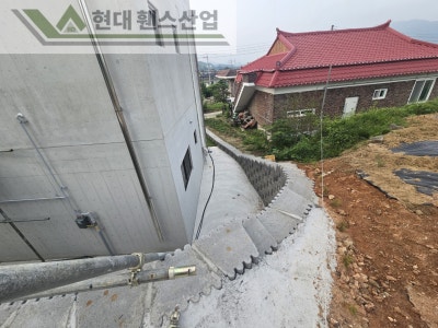 평택휀스 펜스 울타리 - 평택시 유천동에 위치한 신축 교회 건물에 베이직 휀스를 설치한 현장을 소개합니다. 평택휀스 펜스 울타리 - 평택시 유천동에 위치한 신축 교회 건물에 베이직 휀스를 설치한 현장을 소개합니다.