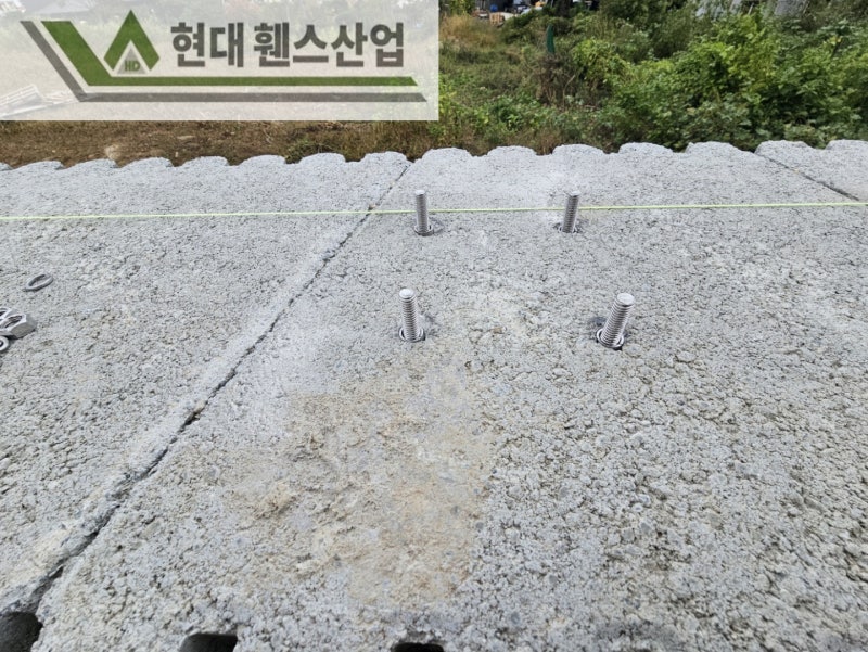 양평휀스 펜스 울타리 - 양평군 서종면에 위치한 신축 전원주택 경계에 베이직A형휀스와 메쉬휀스를 시공한 현장을 소개합니다. 양평휀스 펜스 울타리 - 양평군 서종면에 위치한 신축 전원주택 경계에 베이직A형휀스와 메쉬휀스를 시공한 현장을 소개합니다.