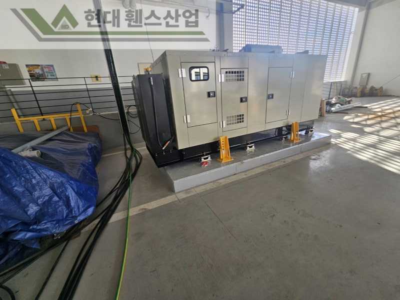 아산휀스 펜스 울타리 - 아산시 배방읍에 위치한 물류창고 내에 전자기 배전함 패드에 메쉬휀스를 설치한 현장을 소개합니다.