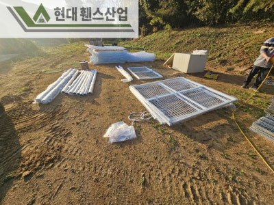 안성휀스 펜스 울타리 - 안성시 아양동에 위치한 나대지에 경계용 메쉬휀스를 시공한 현장을 소개합니다. 안성휀스 펜스 울타리 - 안성시 아양동에 위치한 나대지에 경계용 메쉬휀스를 시공한 현장을 소개합니다.