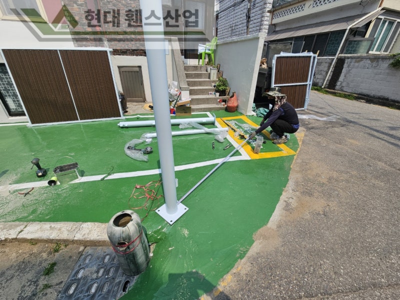 시흥휀스 펜스 울타리 - 시흥시 대야동에 위치한 단독주택에 목재가 아름다운 미네랄 데크휀스와 대문을 설치한 현장을 소개합니다.