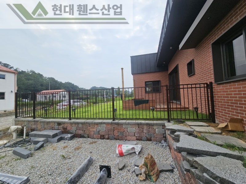 안산휀스 펜스 울타리 - 안산시 단원구 대부도 전원주택 현장에 아름다운 베이직휀스를 설치한 현장을 소개합니다. 안산휀스 펜스 울타리 - 안산시 단원구 대부도 전원주택 현장에 아름다운 베이직휀스를 설치한 현장을 소개합니다.