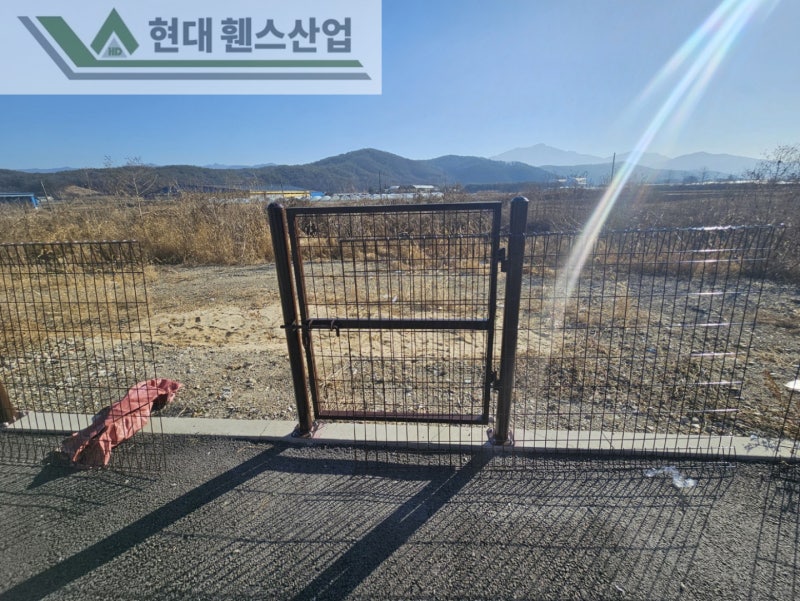 파주휀스 펜스 울타리 - 파주시 문산읍에 위치한 신축 창고단지 경계에 메쉬휀스를 시공한 현장을 소개합니다. 파주휀스 펜스 울타리 - 파주시 문산읍에 위치한 신축 창고단지 경계에 메쉬휀스를 시공한 현장을 소개합니다.