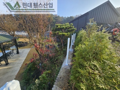 수원휀스 펜스 울타리 - 수원시 권선구 고색동에 위치한 신축 건물 경계에 추락방지용 메쉬휀스를 시공한 현장을 소개합니다.