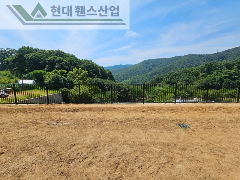 춘천휀스 펜스 울타리 - 춘천시 신북읍에 위치한 전원주택에 가성비 좋은 베이직휀스를 설치한 현장을 소개합니다.