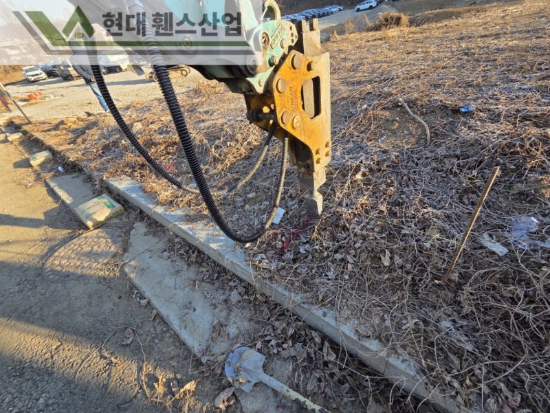 평택휀스 펜스 울타리 - 평택시 송탄동에 위치한 렌터카 회사 주차장 부지에 경계용 메쉬휀스를 시공한 현장을 소개합니다.