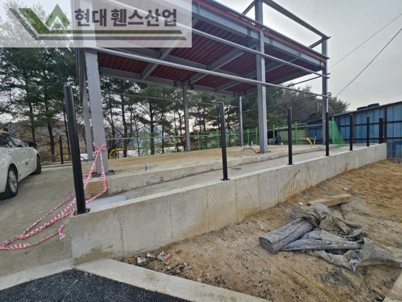 가평휀스 펜스 울타리 - 가평군 가평읍에 위치한 신축 사무실부지 경계에 메쉬휀스를 시공한 현장을 소개합니다. 가평휀스 펜스 울타리 - 가평군 가평읍에 위치한 신축 사무실부지 경계에 메쉬휀스를 시공한 현장을 소개합니다.