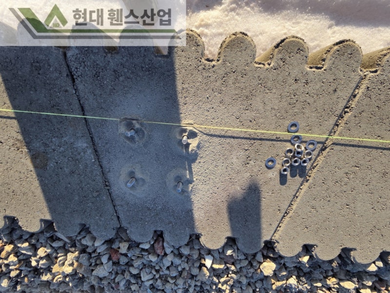 평택휀스 펜스 울타리 - 평택시 칠괴동에 위치한 브레인시티 신도시 부근 일반산업단지 부지 경계에 베이직 C형휀스를 시공한 현장을 소개합니다.