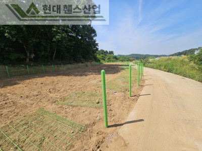 예산휀스 펜스 울타리 - 예산군 덕산면에 위치한 주말 농장 부지에 경계를 나누는 메쉬휀스를 설치한 현장을 소개합니다.