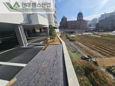 용인휀스 펜스 울타리 - 용인시 보정동에 위치한 신축 원룸빌라 경계에 추락방지용 베이직A형휀스를 시공한 현장을 소개합니다.