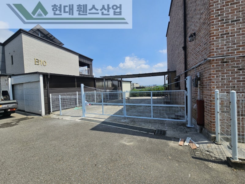 평택휀스 펜스 울타리 - 평택시 팽성읍에 위치한 미군부대 부근 타운 하우스 단지에 메쉬대문과 메쉬휀스를 설치한 현장을 소개합니다. 평택휀스 펜스 울타리 - 평택시 팽성읍에 위치한 미군부대 부근 타운 하우스 단지에 메쉬대문과 메쉬휀스를 설치한 현장을 소개합니다.