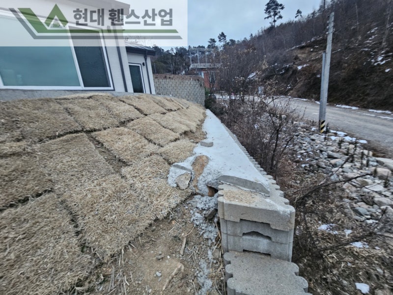 아산휀스 펜스 울타리 - 아산시 온천동에 위치한 전원주택 경계에 베이직A형휀스를 시공한 현장을 소개합니다. 아산휀스 펜스 울타리 - 아산시 온천동에 위치한 전원주택 경계에 베이직A형휀스를 시공한 현장을 소개합니다.