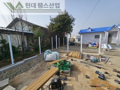 여주휀스 펜스 울타리 - 여주시 점동면에 위치한 키즈카페 예정지에 합성목재 가림막휀스와 차폐휀스를 설치한 현장을 소개합니다. Vo.1
