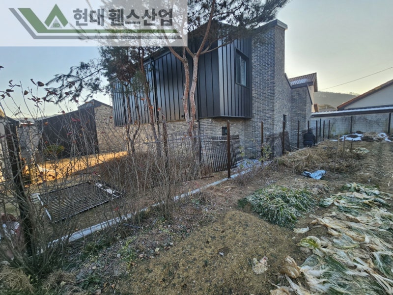 천안휀스 펜스 울타리 - 천안시 동남구에 위치한 전원주택에 디자인창살형 휀스를 시공한 현장을 소개합니다. 천안휀스 펜스 울타리 - 천안시 동남구에 위치한 전원주택에 디자인창살형 휀스를 시공한 현장을 소개합니다.