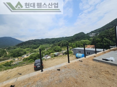 공주휀스 펜스 울타리 - 공주시 유구읍에 위치한 전원주택 예정지 담장에 베이직휀스를 설치한 현장을 소개합니다. 공주휀스 펜스 울타리 - 공주시 유구읍에 위치한 전원주택 예정지 담장에 베이직휀스를 설치한 현장을 소개합니다.