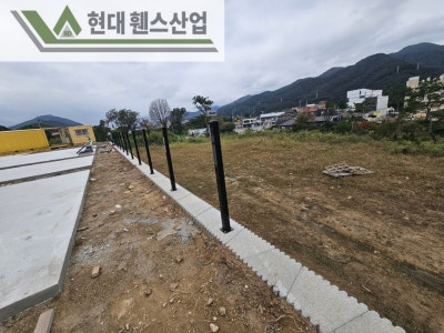 양평휀스 펜스 울타리 - 양평군 서종면에 위치한 신축 전원주택 경계에 베이직A형휀스와 메쉬휀스를 시공한 현장을 소개합니다. 양평휀스 펜스 울타리 - 양평군 서종면에 위치한 신축 전원주택 경계에 베이직A형휀스와 메쉬휀스를 시공한 현장을 소개합니다.