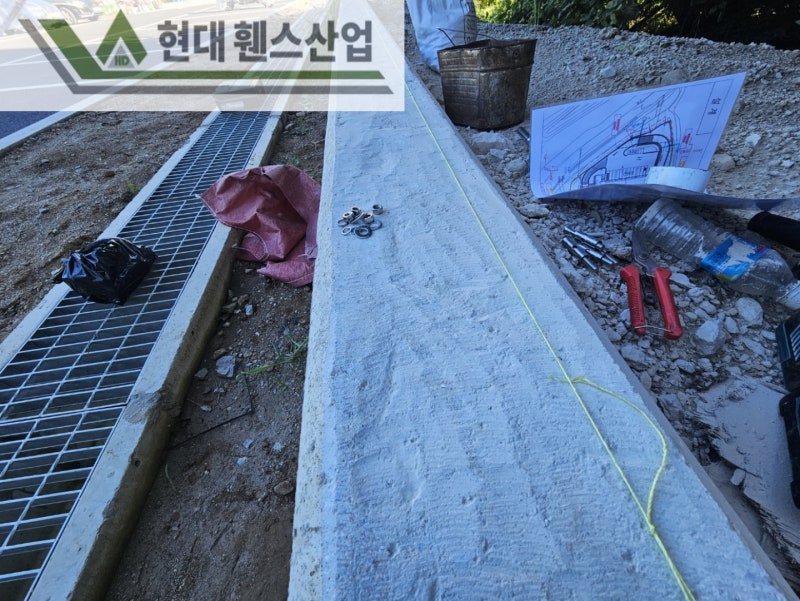 청평휀스 펜스 울타리 - 가평군 청평면에 위치한 물류창고에 경계용 메쉬휀스를 시공한 현장을 소개합니다.