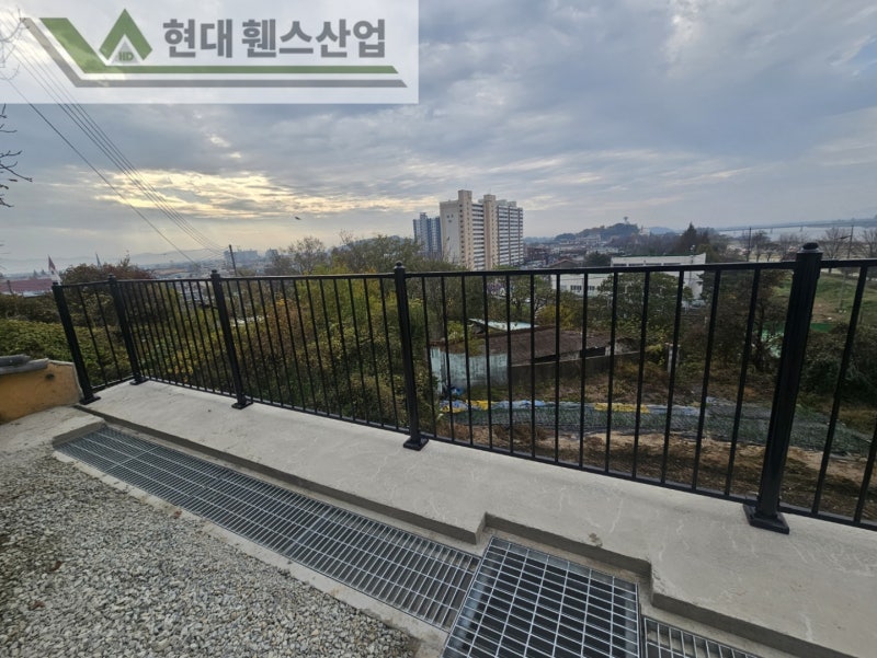 논산휀스 펜스 울타리 - 논산시 양촌면에 위치한 음식점 경계에 추락방지용 베이직 A형휀스를 시공한 현장을 소개합니다.