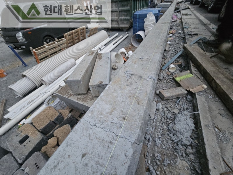 부평휀스 펜스 울타리 - 부평시에 위치한 신축아파트 경계에 베이직 A형휀스를 시공한 현장을 소개합니다.
