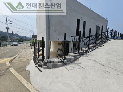 평택휀스 펜스 울타리 - 평택시 유천동에 위치한 신축 교회 건물에 베이직 휀스를 설치한 현장을 소개합니다. 평택휀스 펜스 울타리 - 평택시 유천동에 위치한 신축 교회 건물에 베이직 휀스를 설치한 현장을 소개합니다.