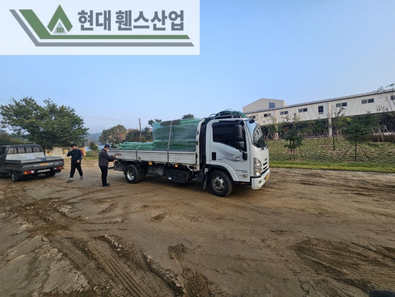 오산휀스 펜스 울타리 - 오산시 초평동에 위치한 나대지 경계에 메쉬휀스를 시공한 현장을 소개합니다.